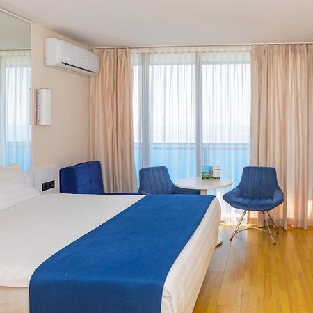 Orbi City Luxury Suite Batoemi Buitenkant foto