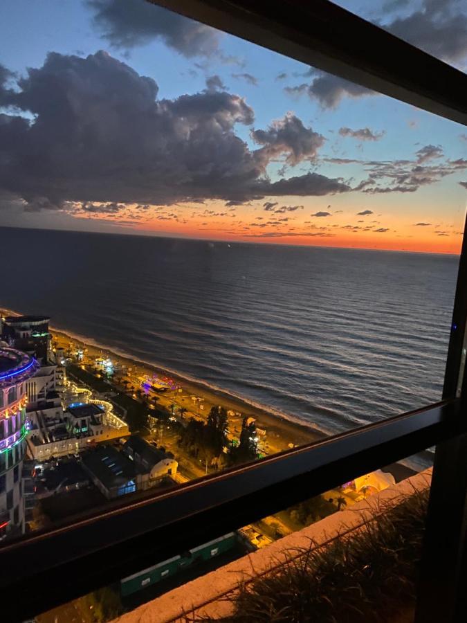 Orbi City Luxury Suite Batoemi Buitenkant foto