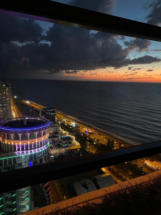 Orbi City Luxury Suite Batoemi Buitenkant foto