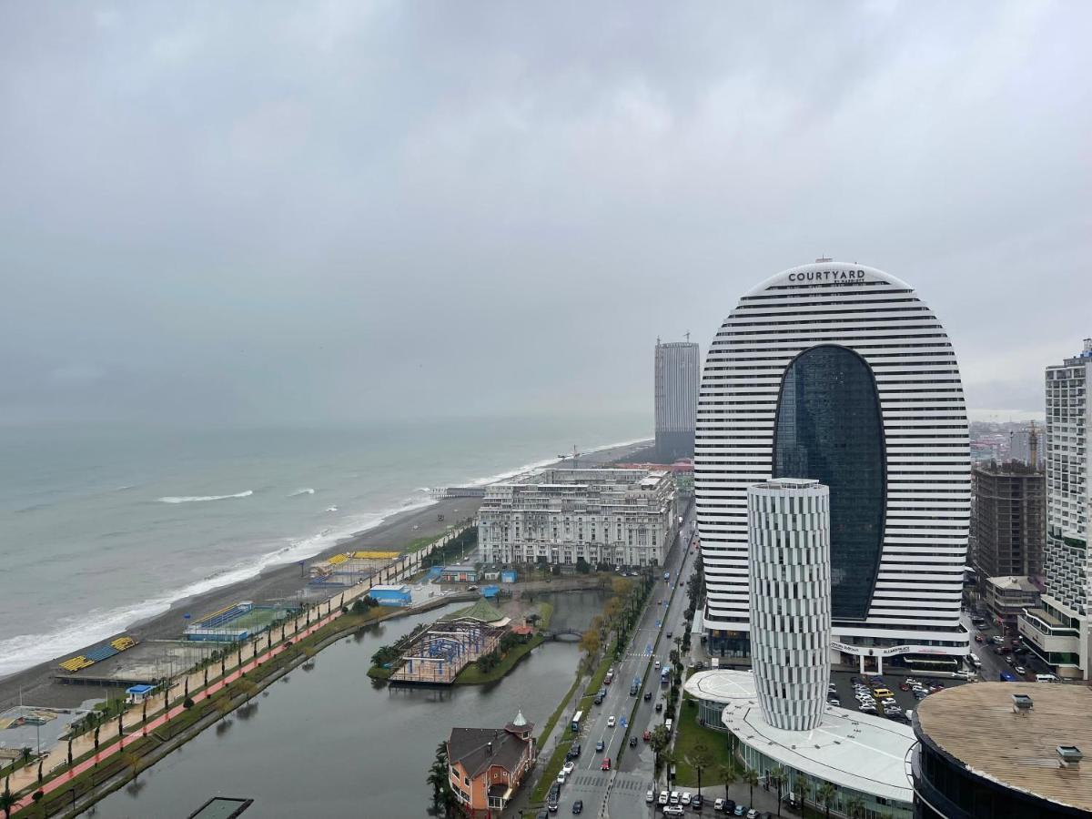 Orbi City Luxury Suite Batoemi Buitenkant foto