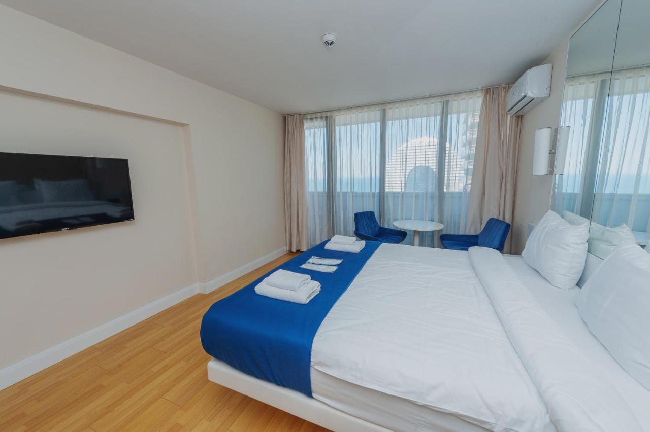 Orbi City Luxury Suite Batoemi Buitenkant foto