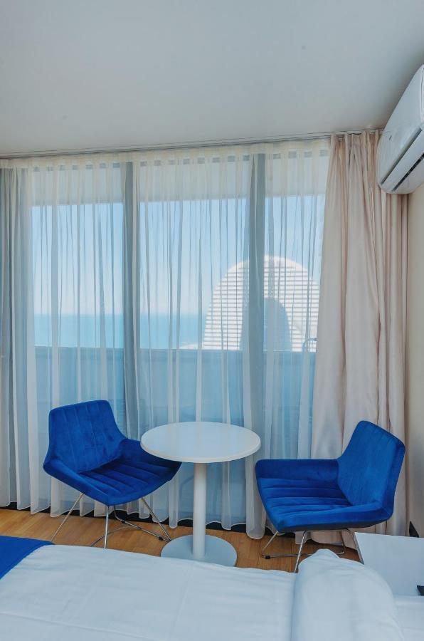 Orbi City Luxury Suite Batoemi Buitenkant foto