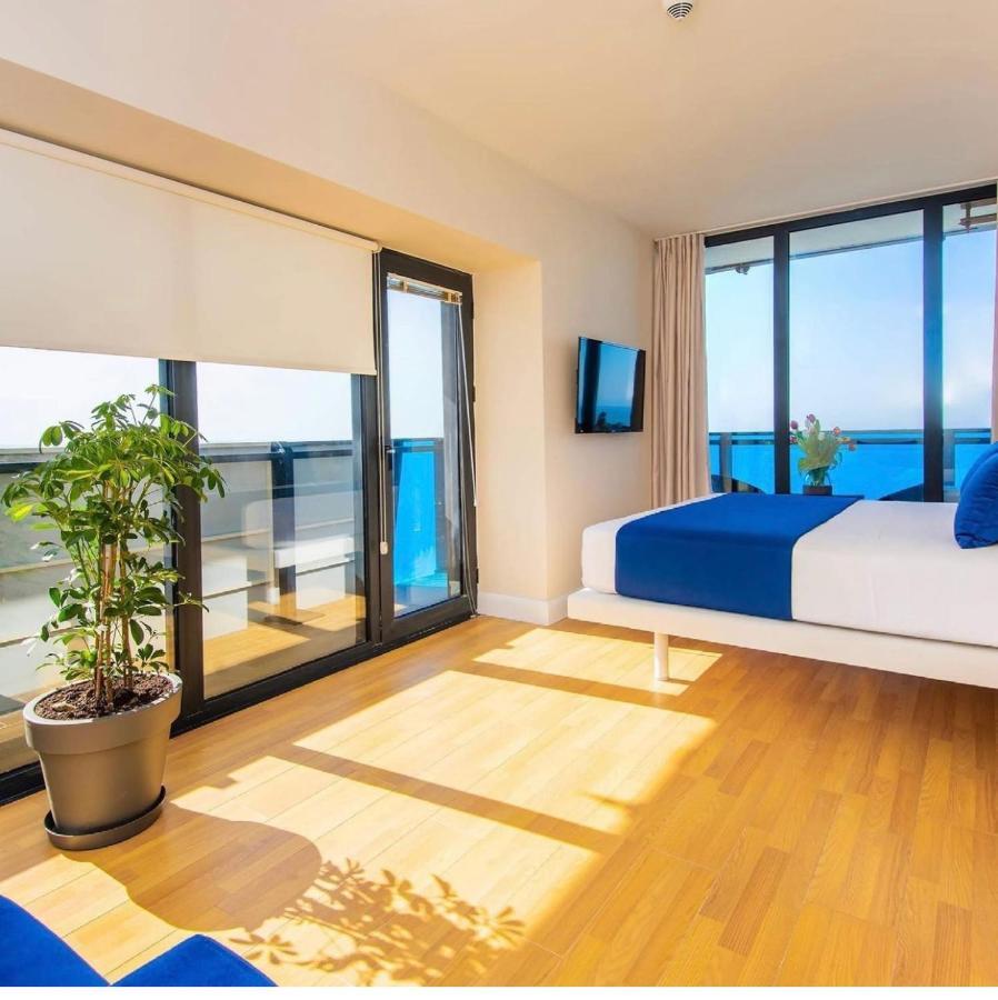 Orbi City Luxury Suite Batoemi Buitenkant foto
