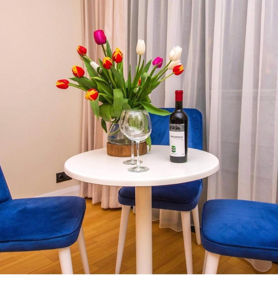 Orbi City Luxury Suite Batoemi Buitenkant foto