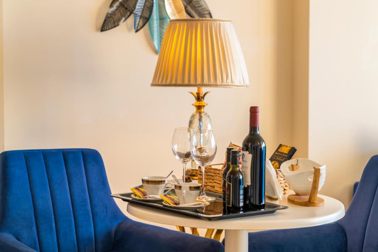 Orbi City Luxury Suite Batoemi Buitenkant foto