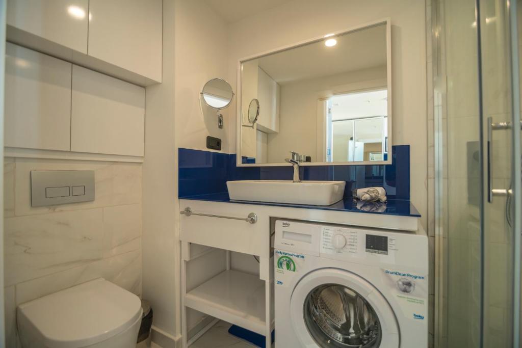 Orbi City Luxury Suite Batoemi Buitenkant foto
