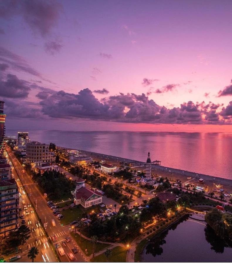 Orbi City Luxury Suite Batoemi Buitenkant foto