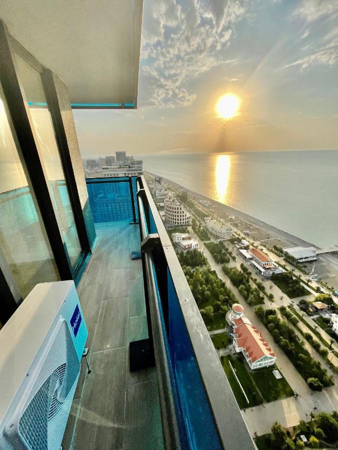Orbi City Luxury Suite Batoemi Buitenkant foto
