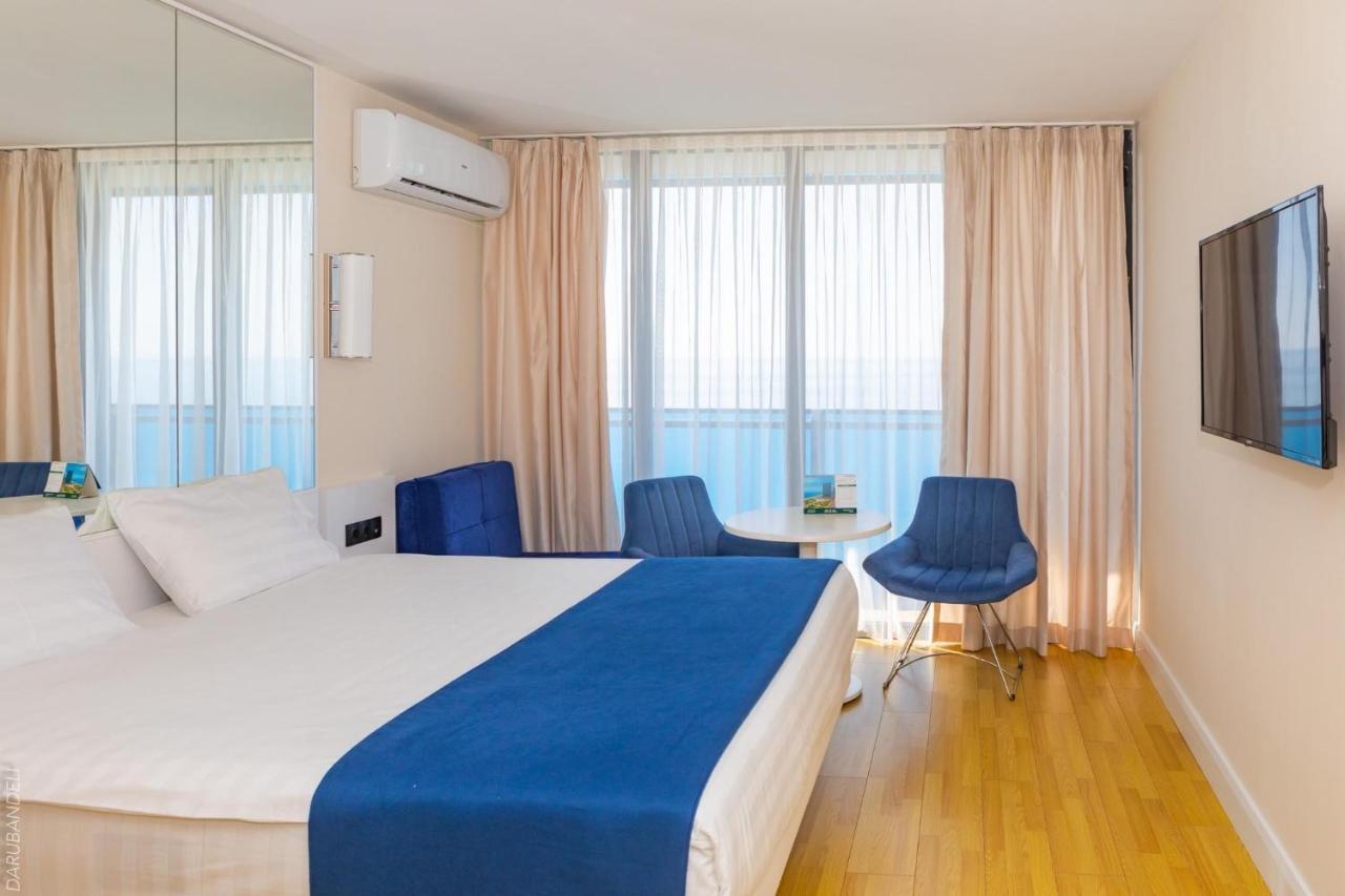 Orbi City Luxury Suite Batoemi Buitenkant foto