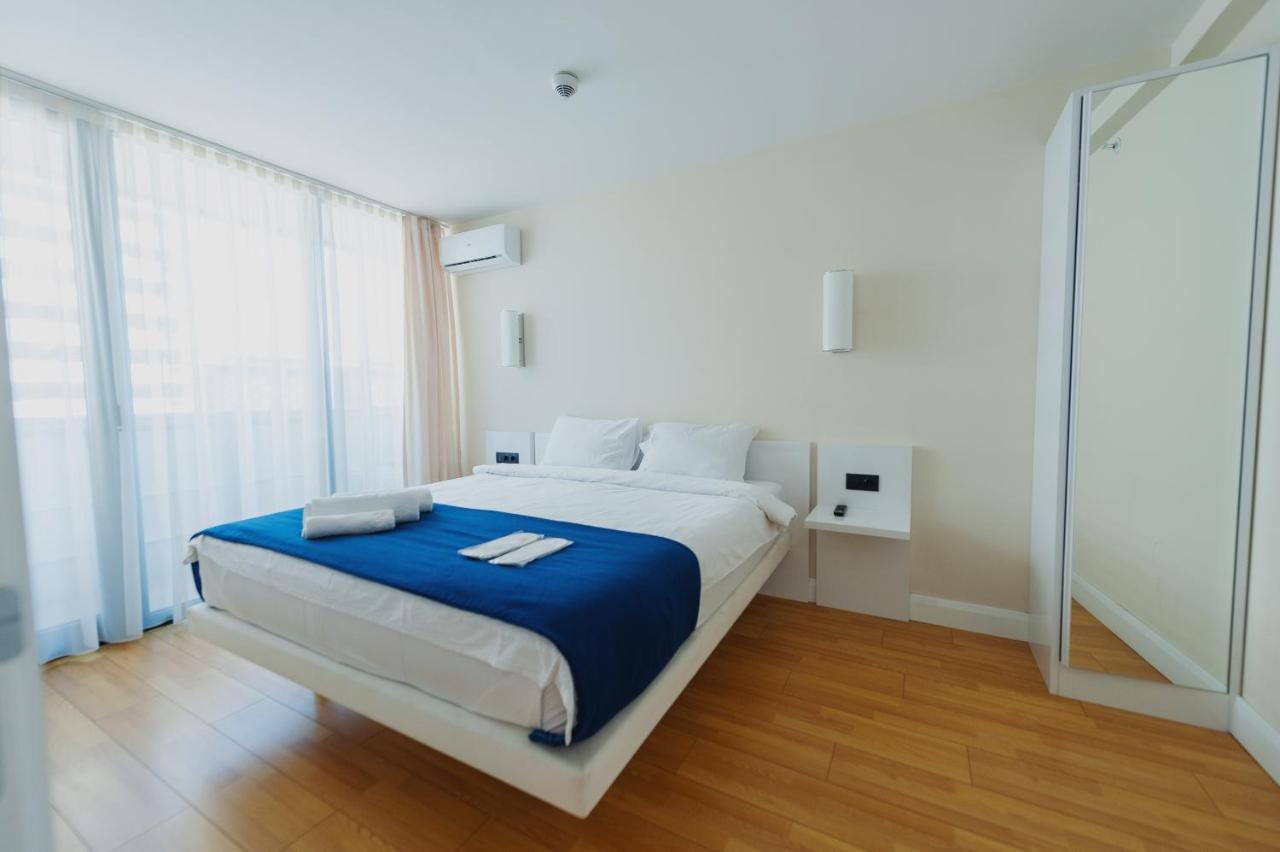 Orbi City Luxury Suite Batoemi Buitenkant foto
