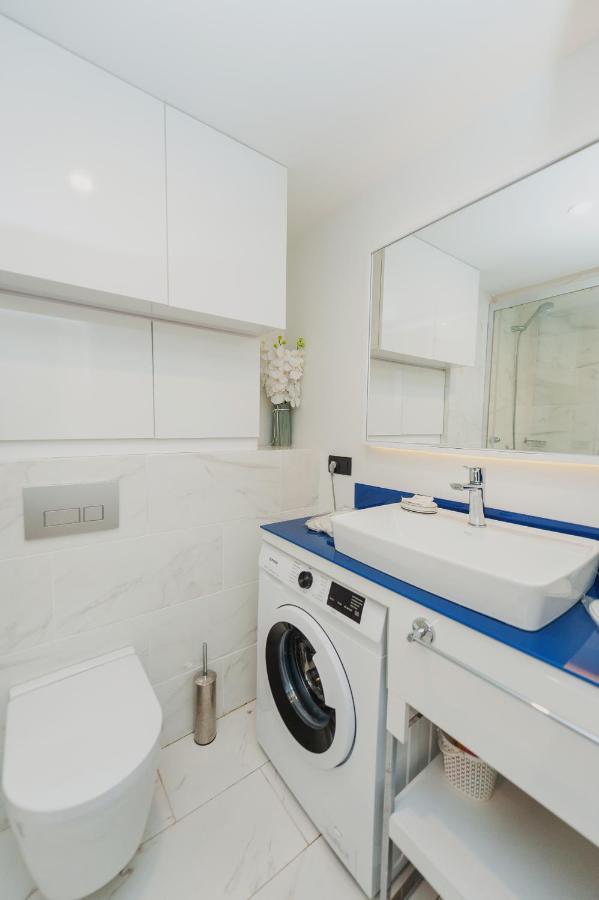 Orbi City Luxury Suite Batoemi Buitenkant foto
