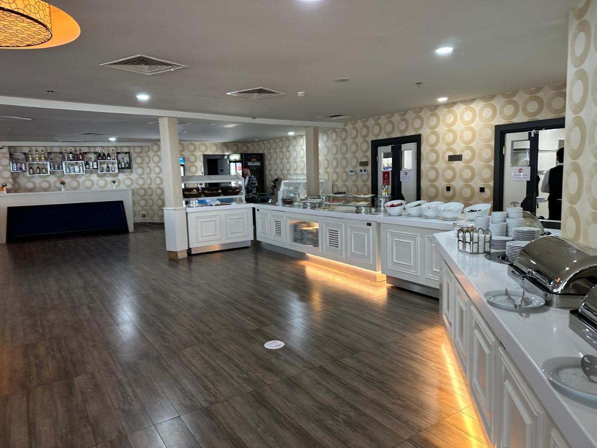 Orbi City Luxury Suite Batoemi Buitenkant foto