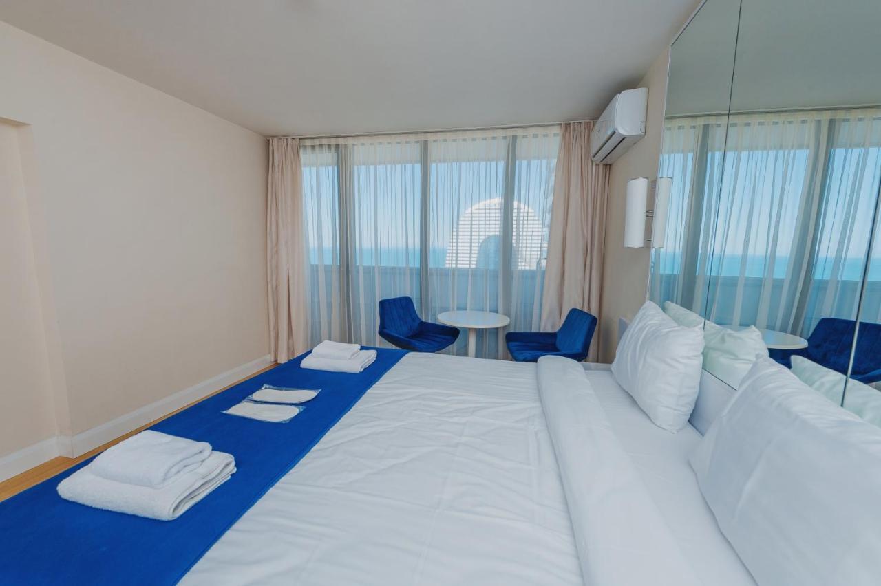 Orbi City Luxury Suite Batoemi Buitenkant foto