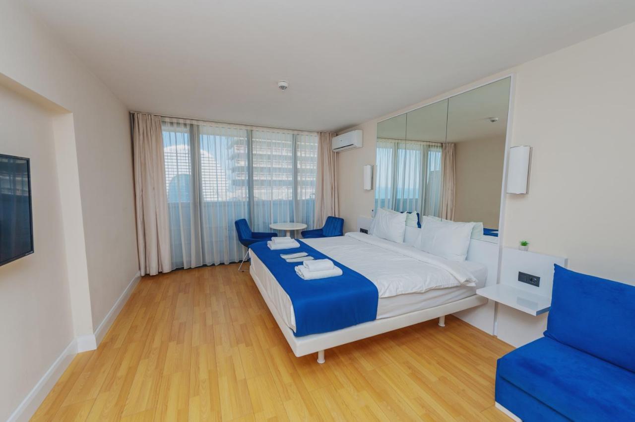 Orbi City Luxury Suite Batoemi Buitenkant foto