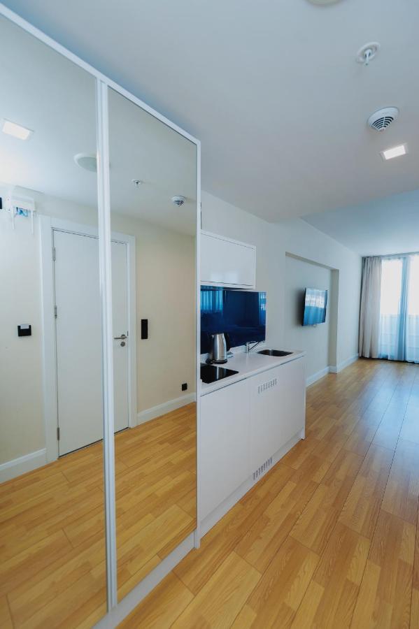Orbi City Luxury Suite Batoemi Buitenkant foto