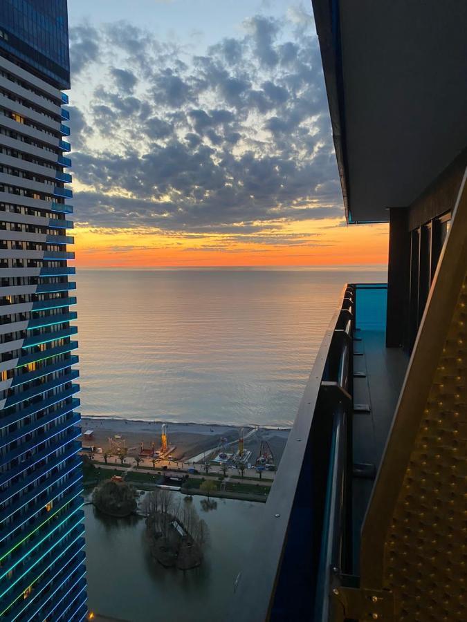 Orbi City Luxury Suite Batoemi Buitenkant foto