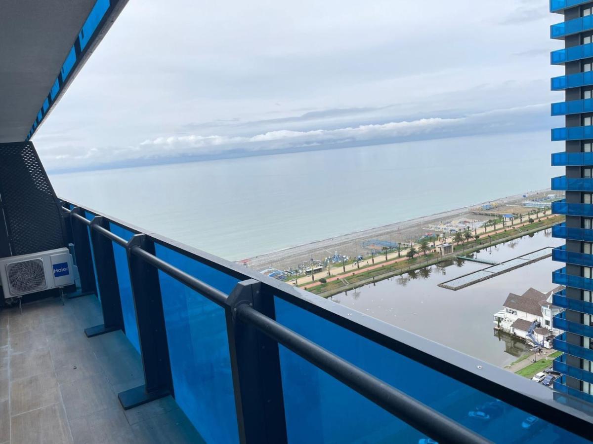 Orbi City Luxury Suite Batoemi Buitenkant foto